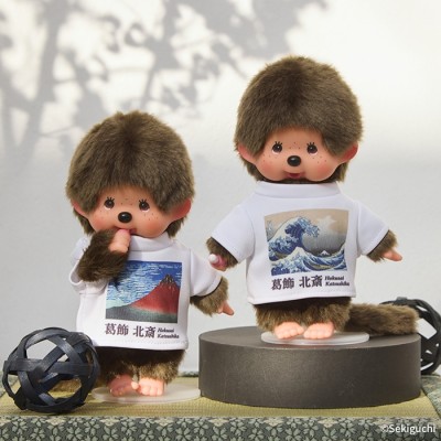 203499 Monchhichi Art S Size Plush with Tee Thirty-six Views of Mt. Fuji  - South Wind, Clear Sky ~ NEW